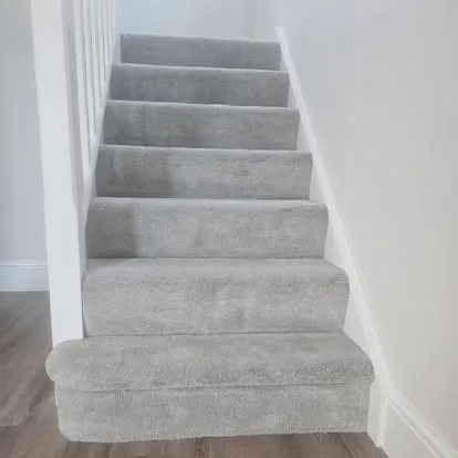 Grey carpet fitted on a staircase